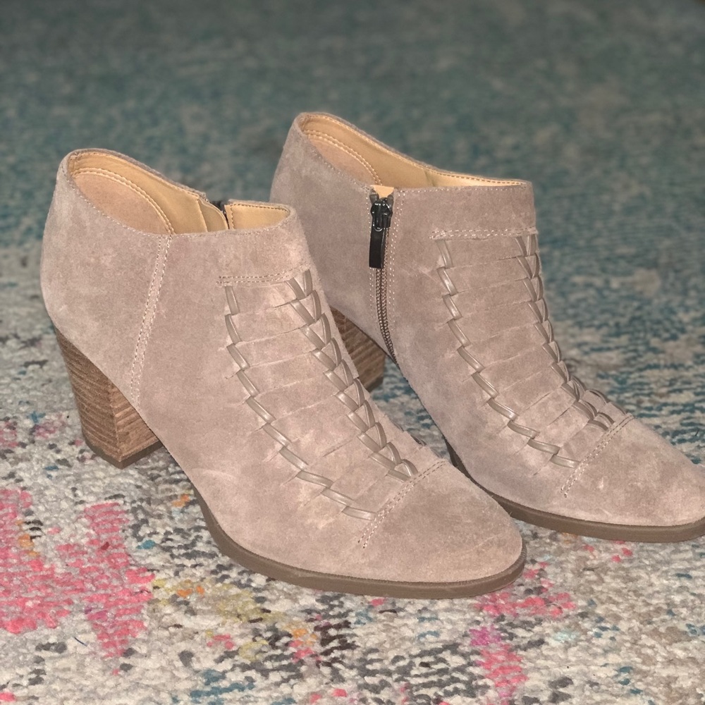 Franco Sarto “Destiny” 9.5 ankle bootie